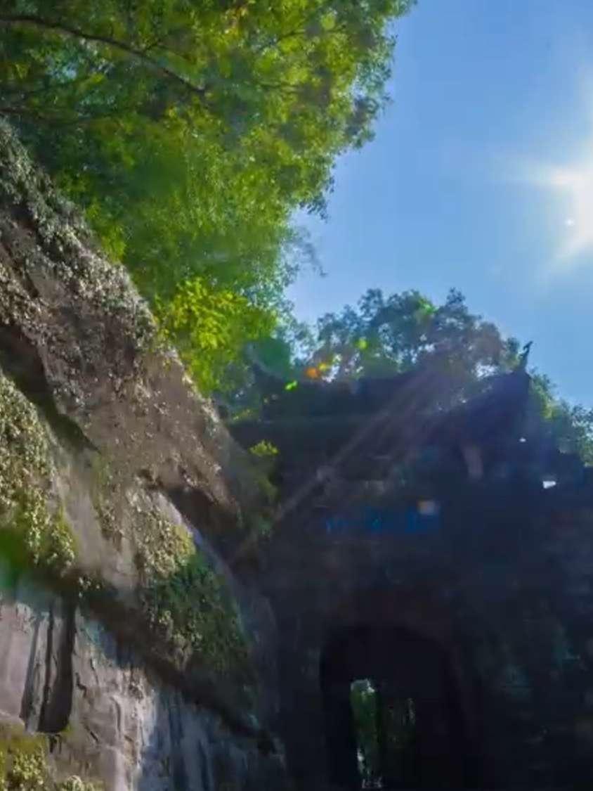 护国门近景