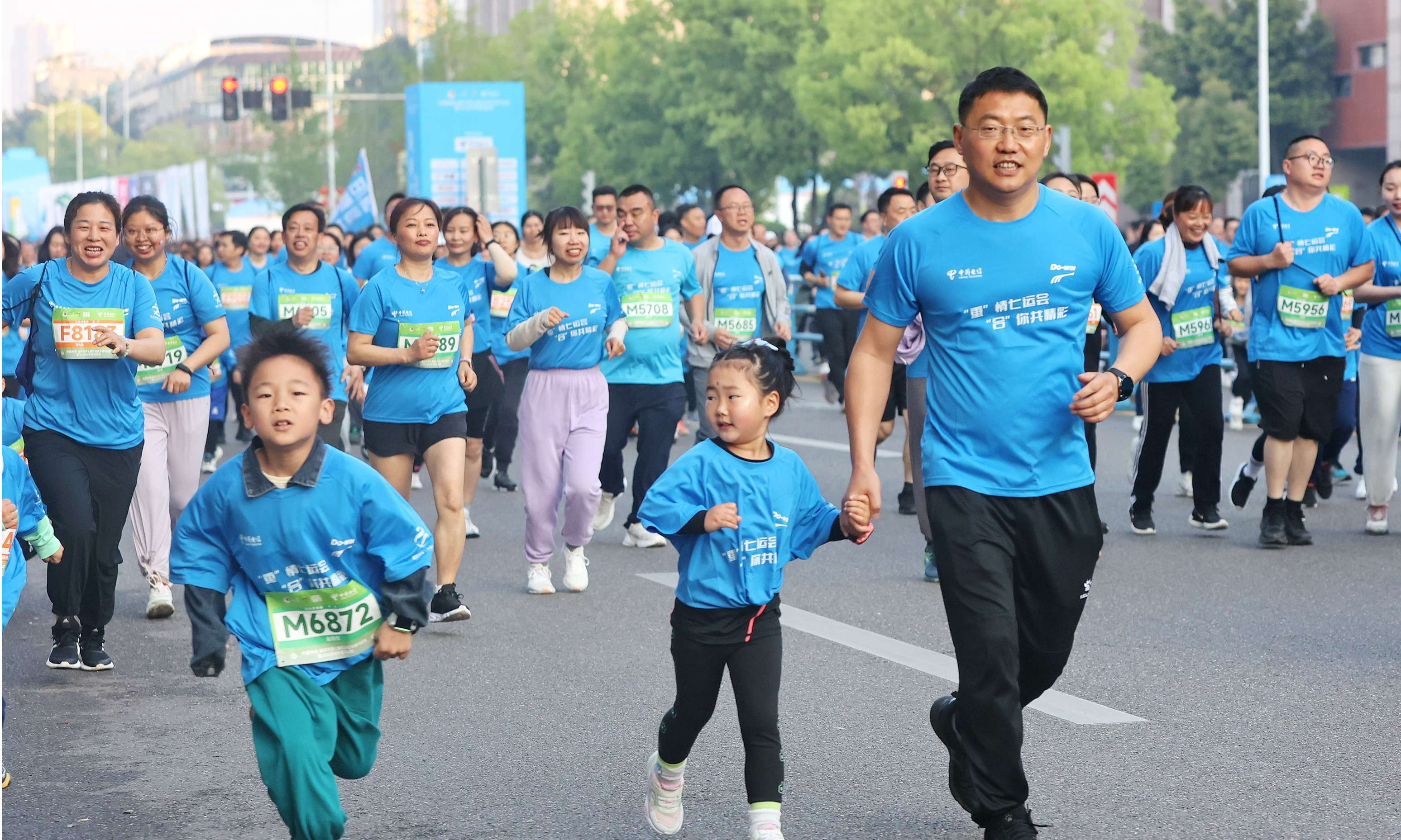 迎朝阳、伴晨风！大众健康跑跑出健康与快乐