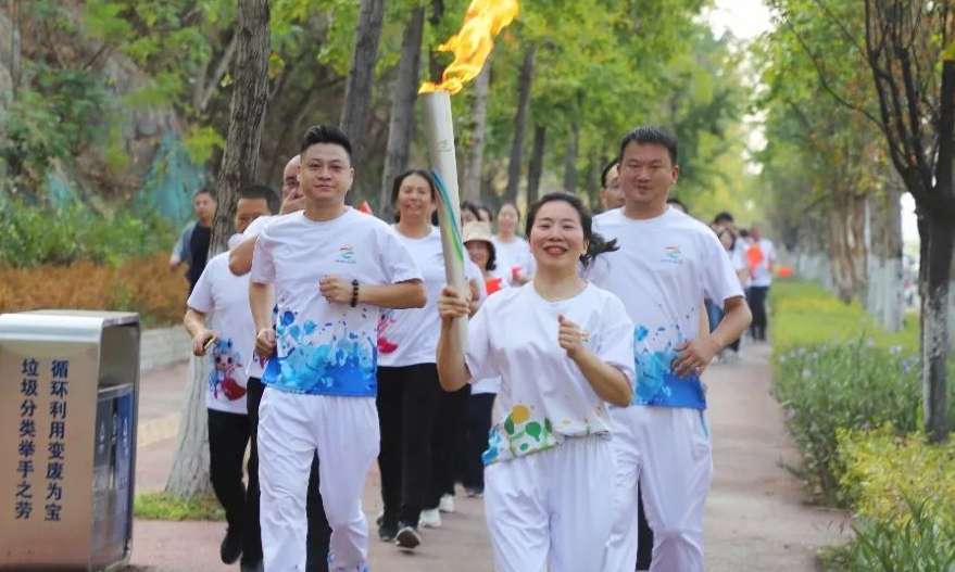 翘首以盼！“七运圣火”传到钓鱼城街道啦！