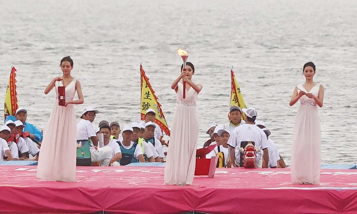 重庆市第七届运动会圣火采集仪式举行