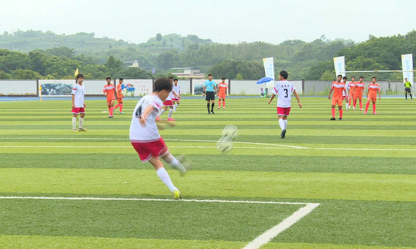 足球青少年男子乙组比赛沙坪坝区代表队夺冠